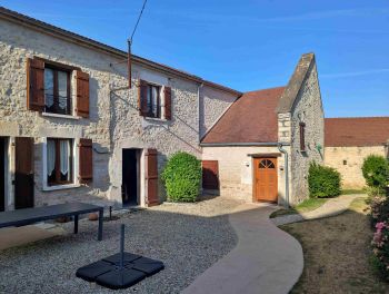 Belle maison familiale en pierre, rénovée, dans un village médiéval du Sud de l'Yonne photo 3