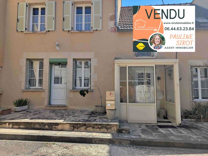 VENDUE, Maison T5 totalement rénovée, avec cour et garage à COULANGES SUR YONNE