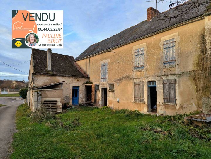 VENDUE Ancienne ferme avec jardin à MAILLY LE CHATEAU